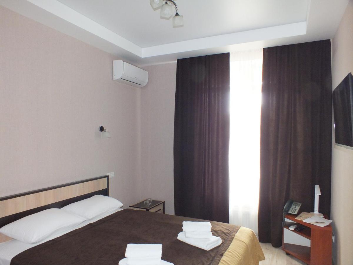 Vorontsovskiy Hotel เมลิโตโปล ภายนอก รูปภาพ