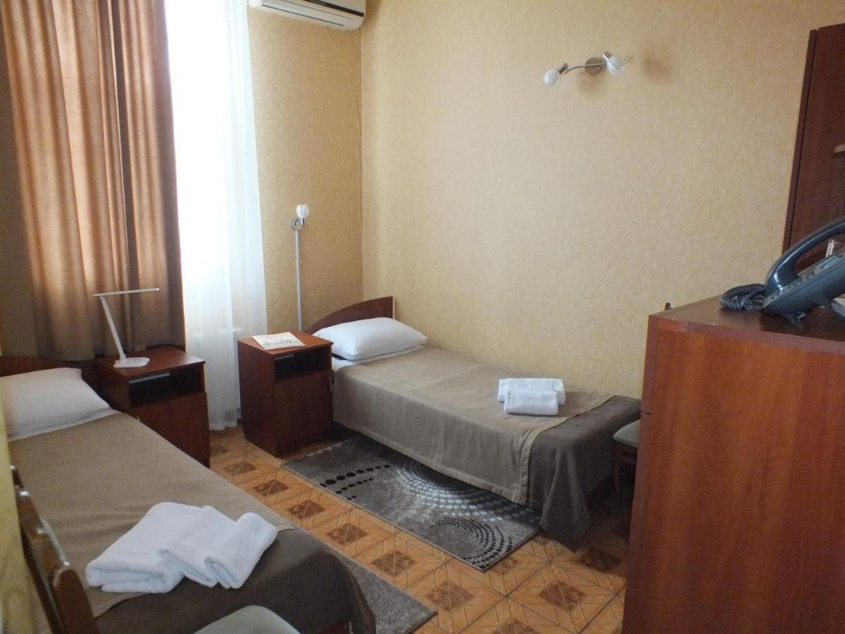 Vorontsovskiy Hotel เมลิโตโปล ภายนอก รูปภาพ
