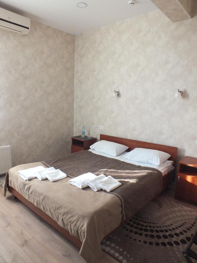Vorontsovskiy Hotel เมลิโตโปล ภายนอก รูปภาพ