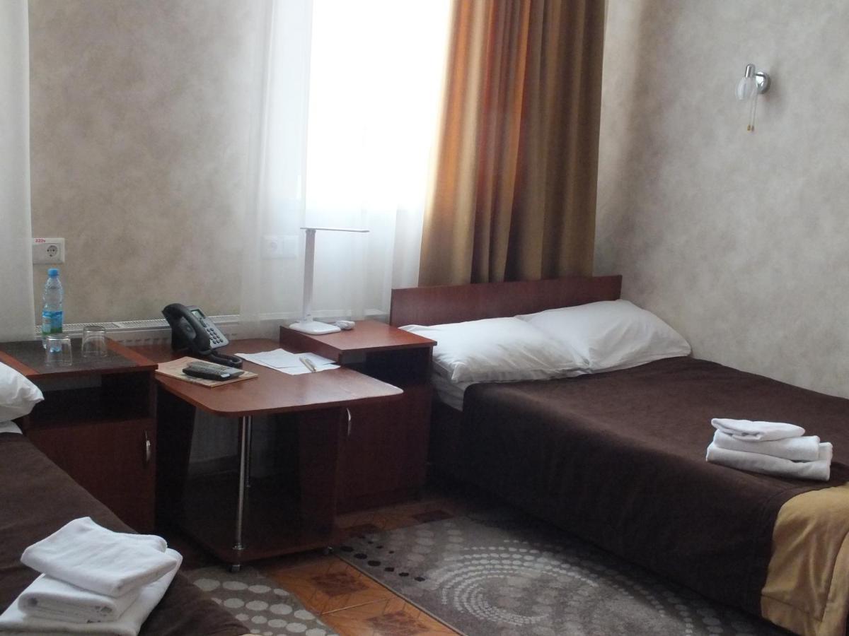Vorontsovskiy Hotel เมลิโตโปล ภายนอก รูปภาพ