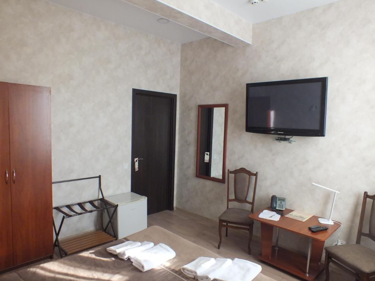 Vorontsovskiy Hotel เมลิโตโปล ภายนอก รูปภาพ