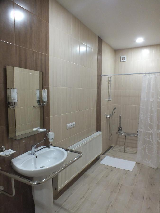 Vorontsovskiy Hotel เมลิโตโปล ภายนอก รูปภาพ