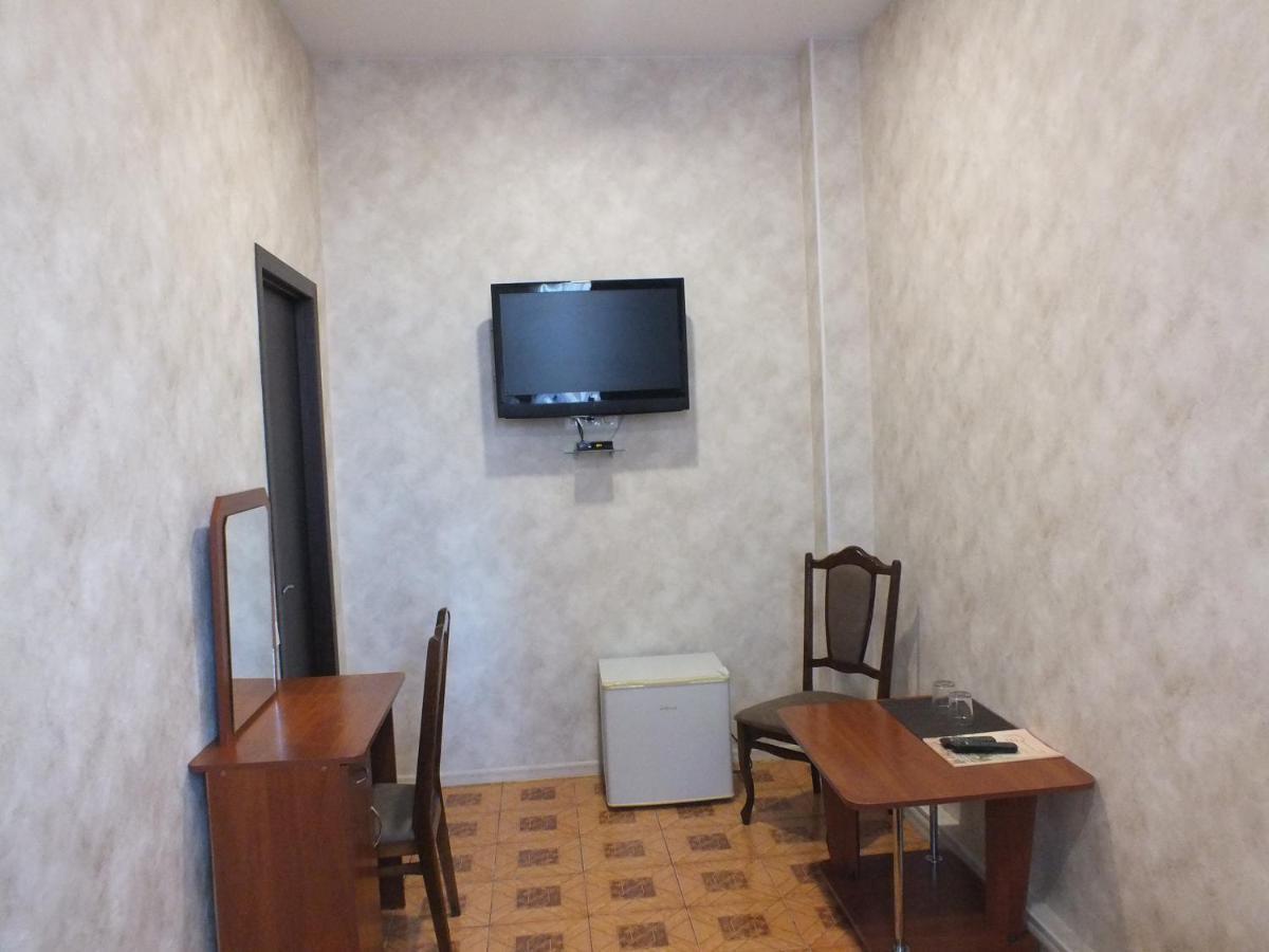 Vorontsovskiy Hotel เมลิโตโปล ภายนอก รูปภาพ
