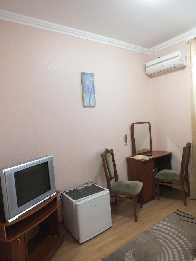 Vorontsovskiy Hotel เมลิโตโปล ภายนอก รูปภาพ
