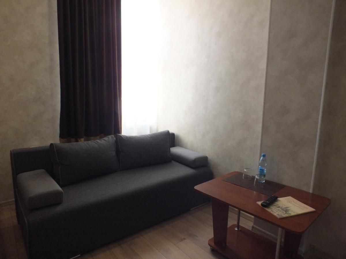 Vorontsovskiy Hotel เมลิโตโปล ภายนอก รูปภาพ