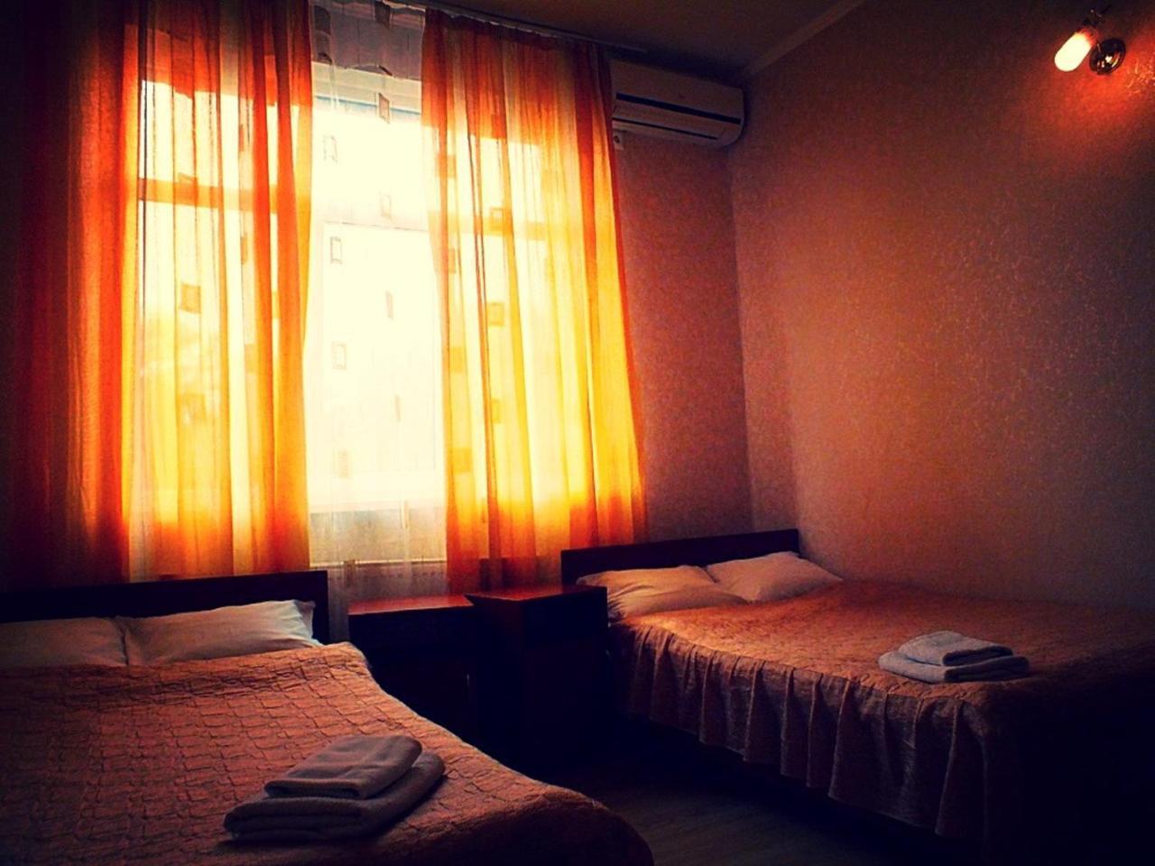 Vorontsovskiy Hotel เมลิโตโปล ภายนอก รูปภาพ
