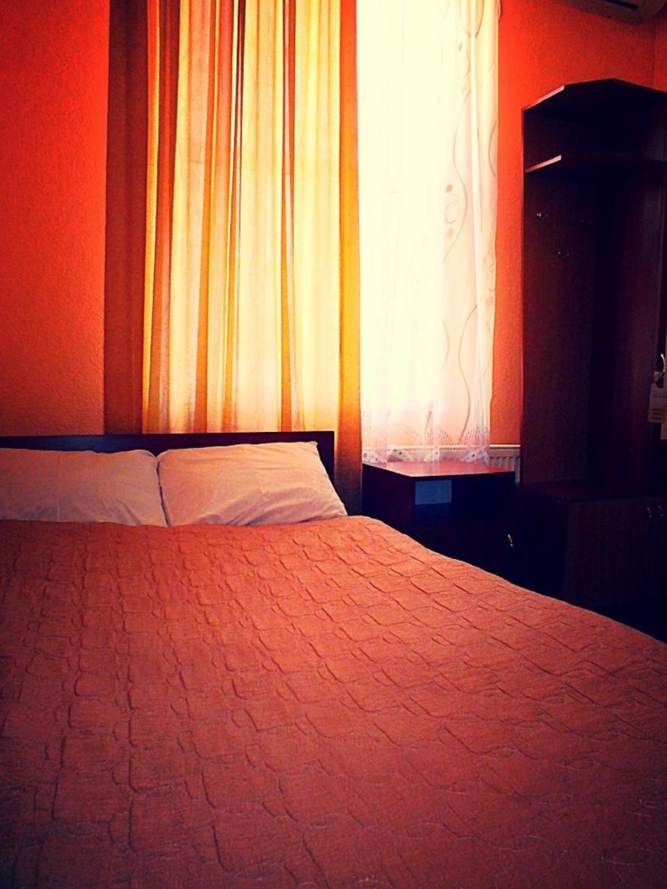 Vorontsovskiy Hotel เมลิโตโปล ภายนอก รูปภาพ