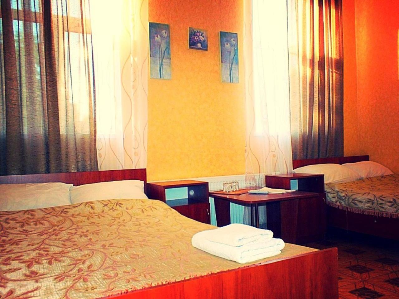 Vorontsovskiy Hotel เมลิโตโปล ภายนอก รูปภาพ